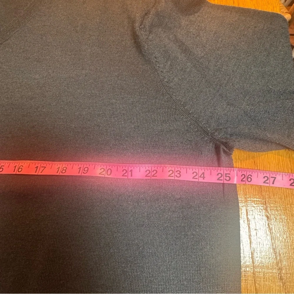 Club Room Charcoal V-Neck Italian-Spun yarn 52% Merino Wool 48%Acrylic pull over - Picture 5 of 6